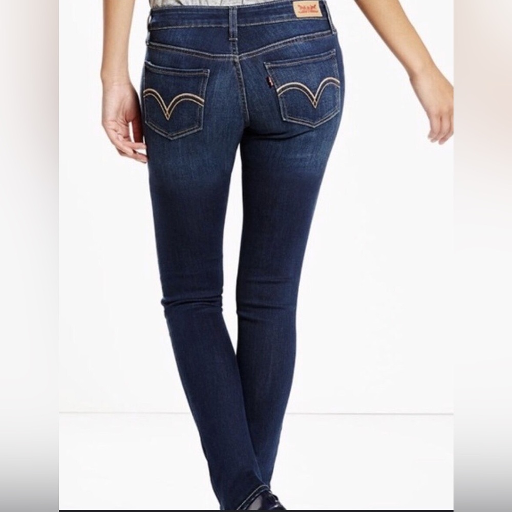 Levis vintage 2000’s 524 “Too Superlow” low rise women’s skinny jeans
